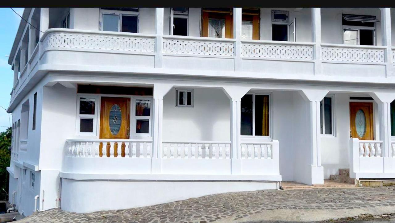 The Golden Inn Маріго Екстер'єр фото